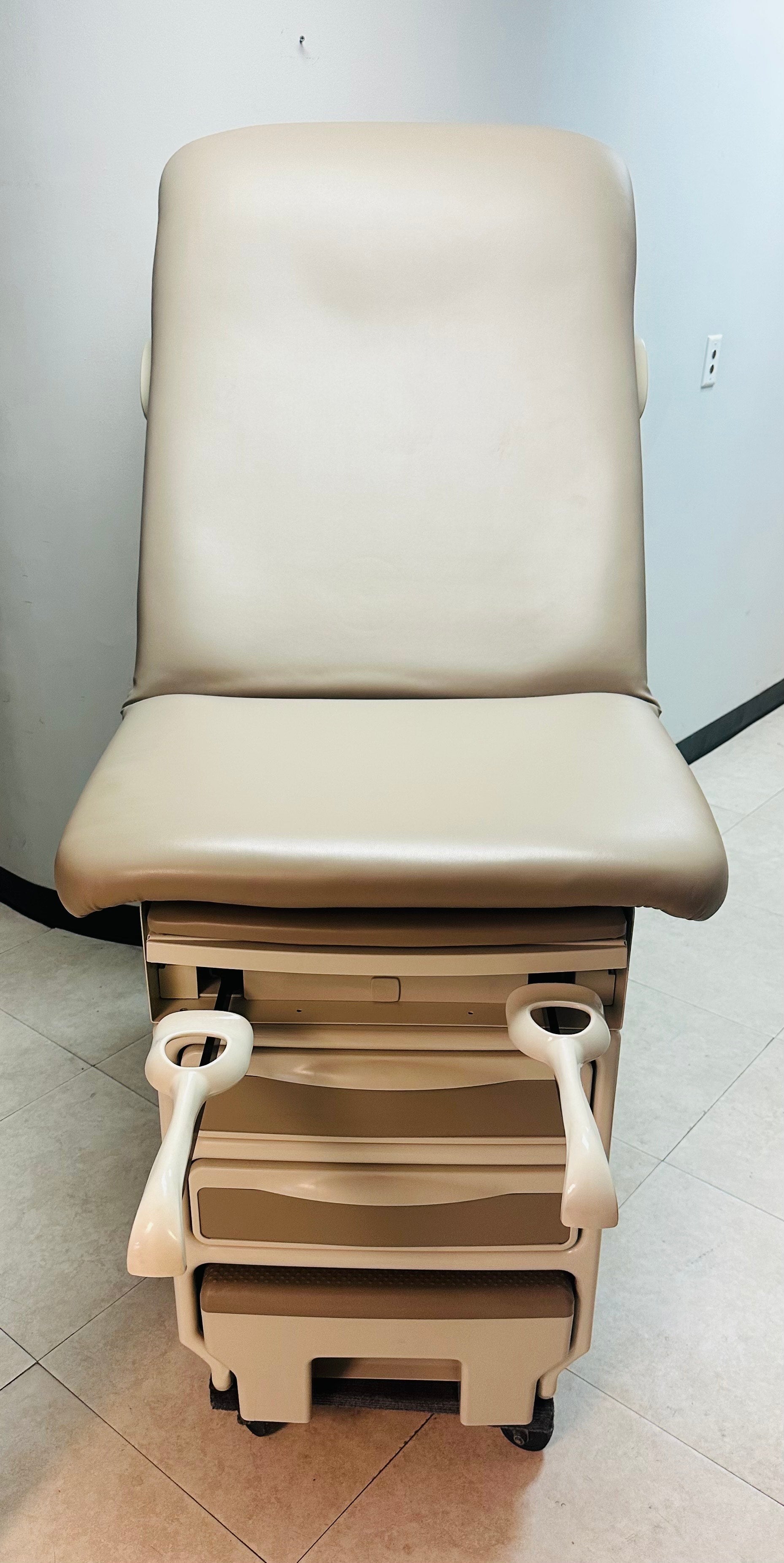 Midmark 204 Exam Table