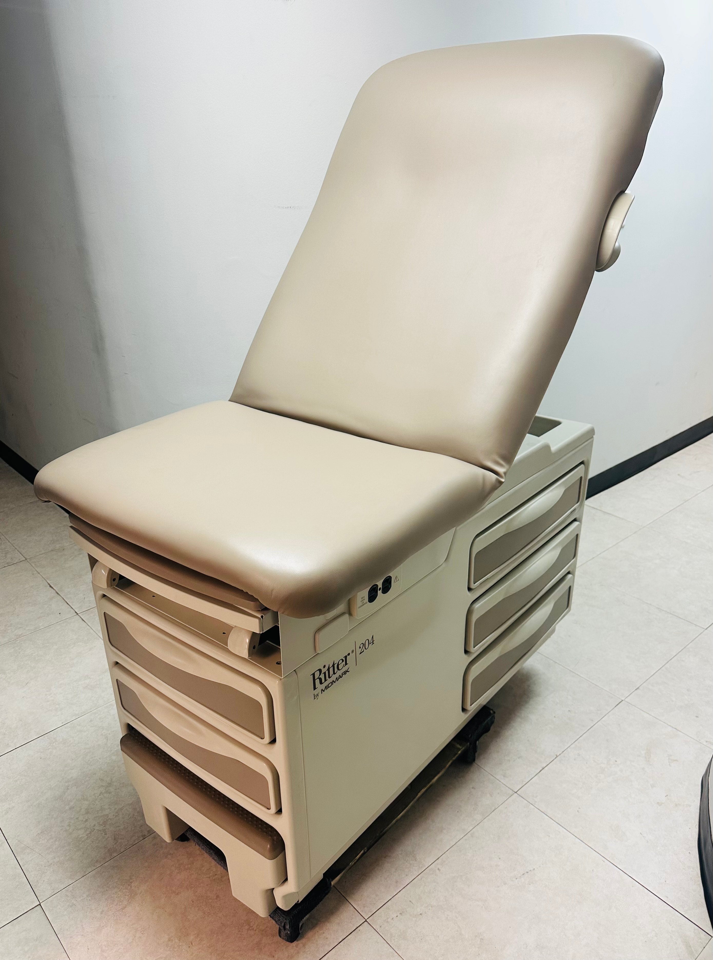 Midmark 204 Exam Table
