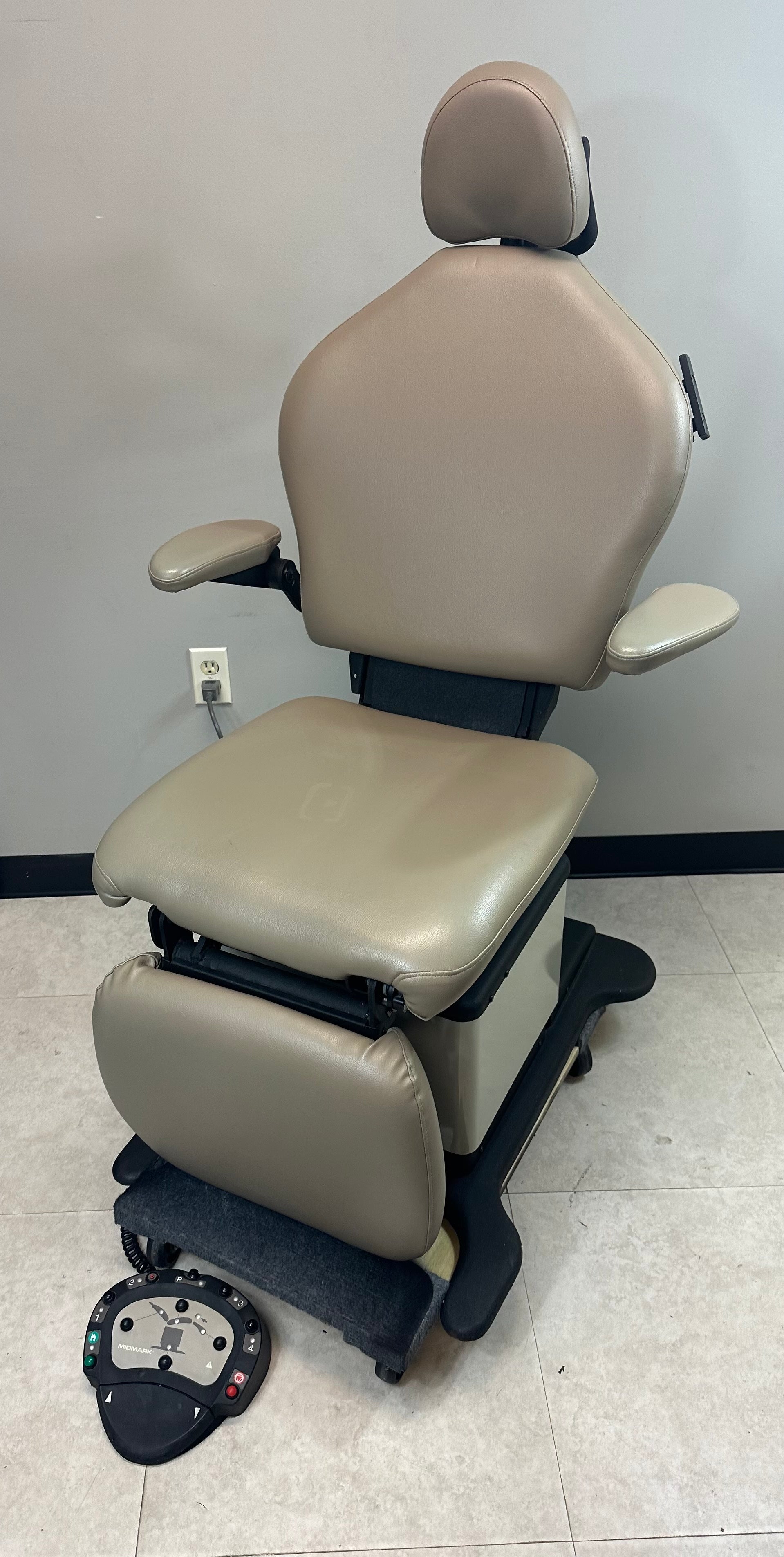 Midmark 419 Procedure Chair (Preowned)