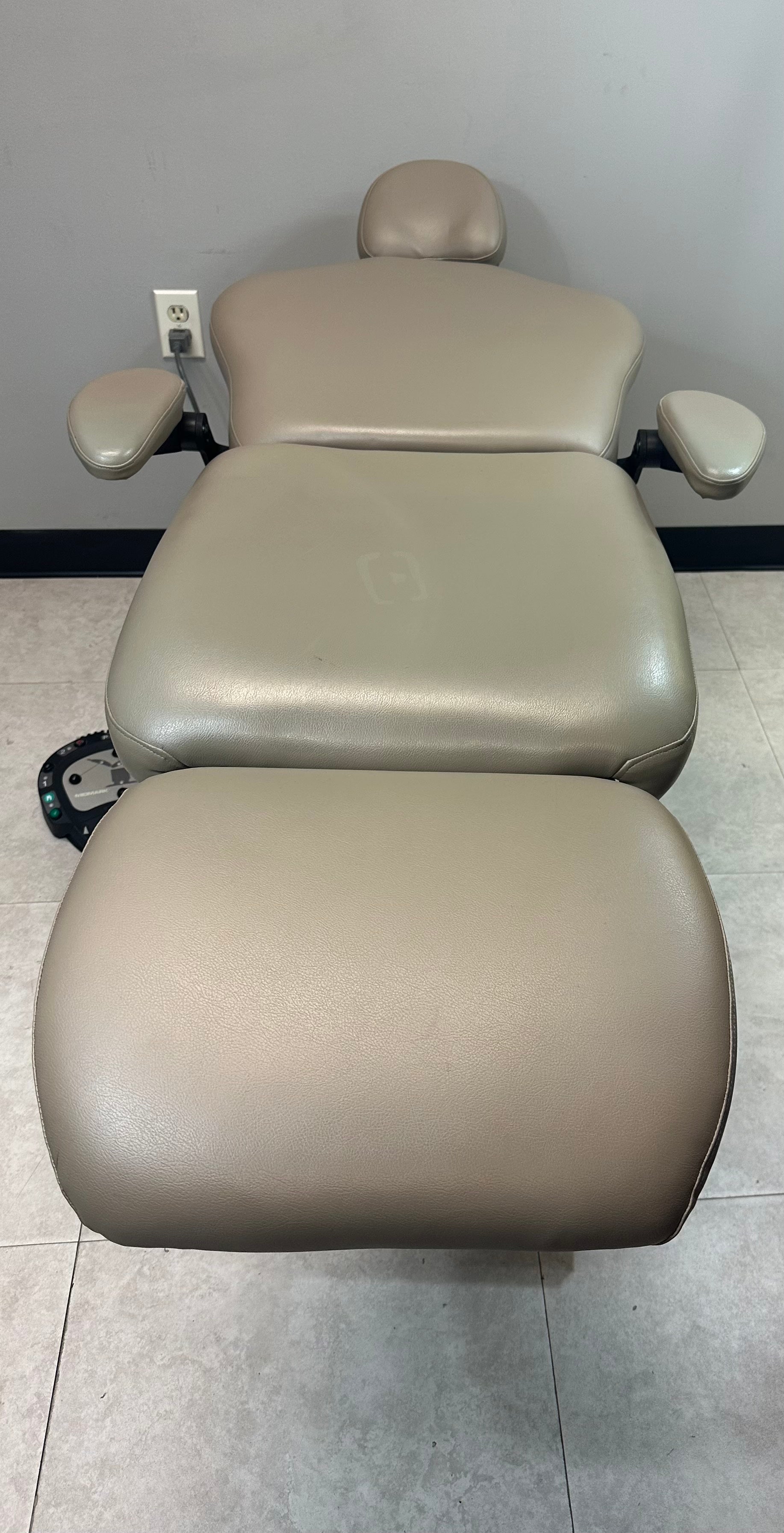 Midmark 419 Procedure Chair (Preowned)