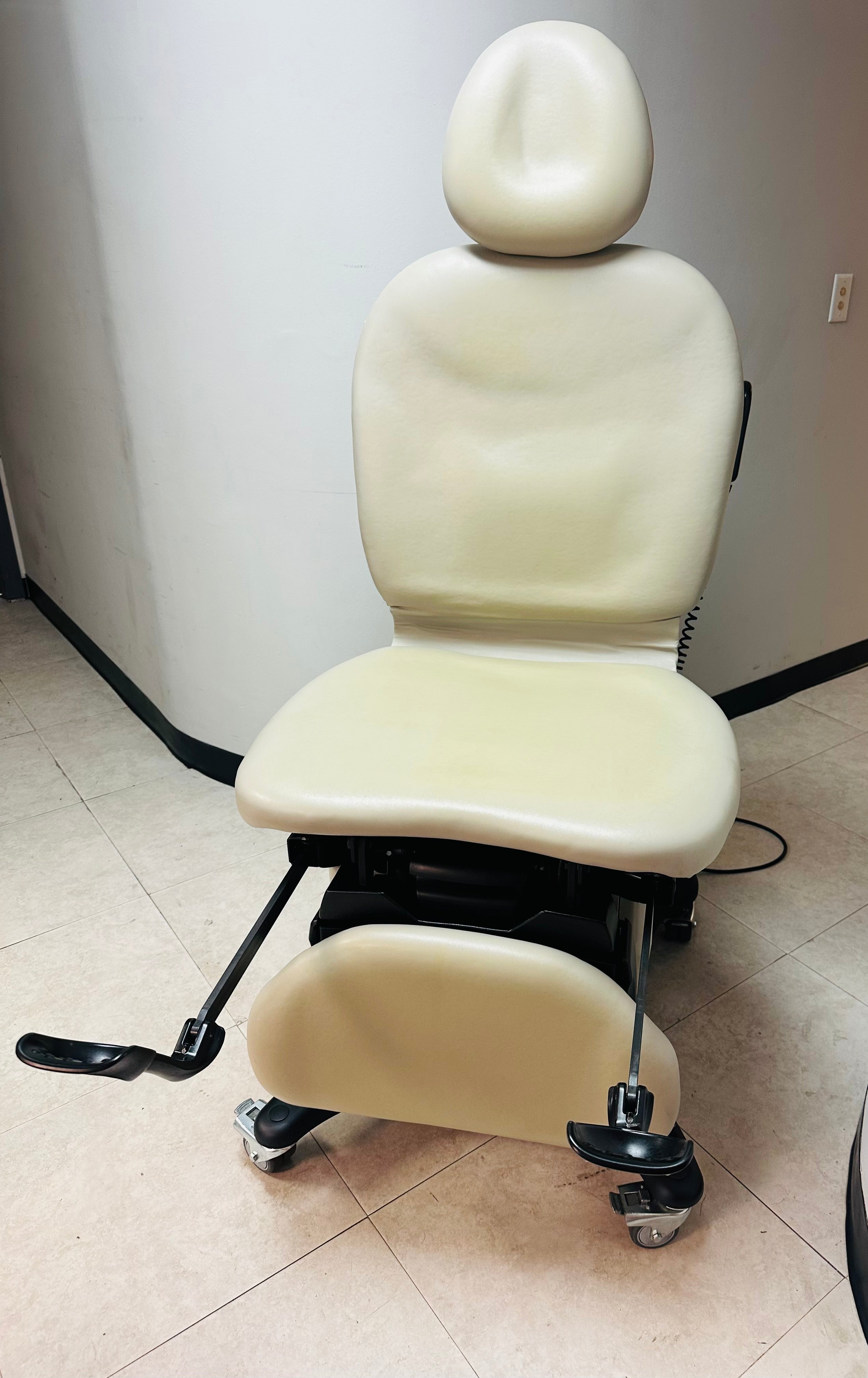 Midmark 630 HumanForm Procedure Chair (Refurbished)