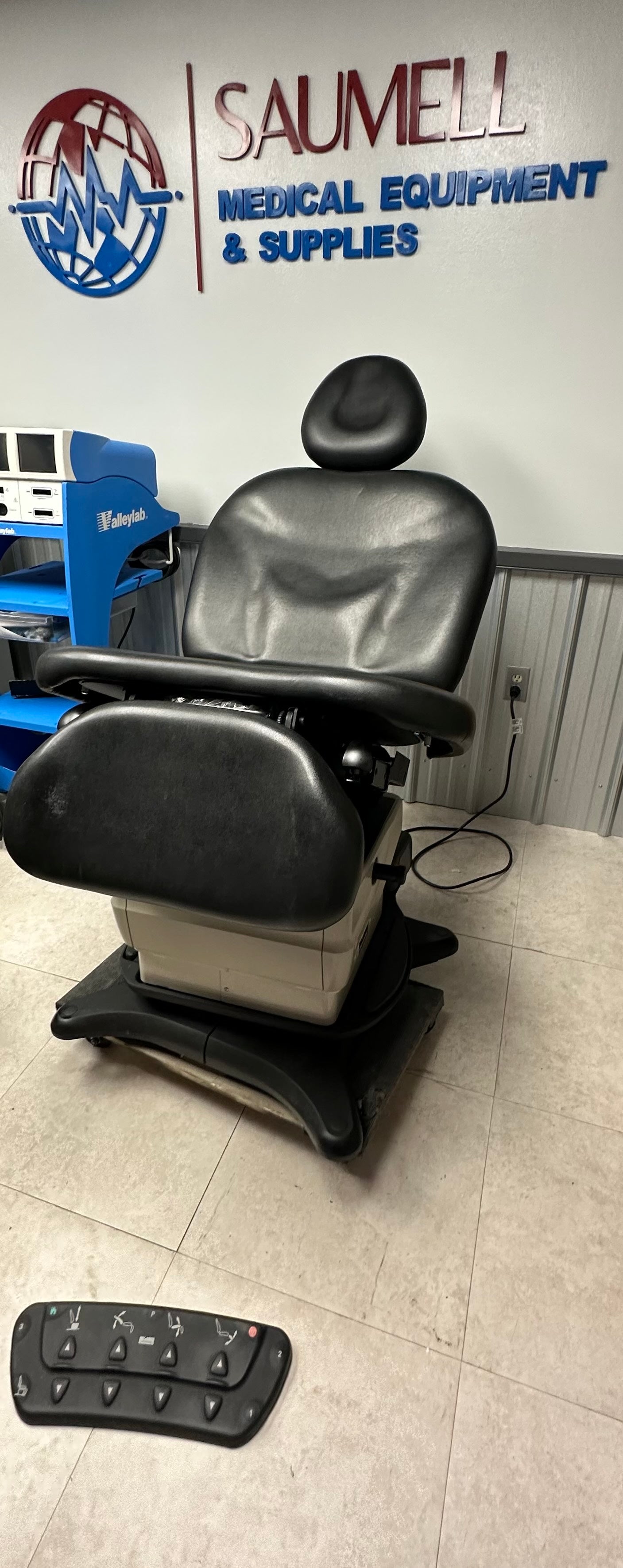 Midmark 630 with Swivel and Wireless Foot Control (Preowned)