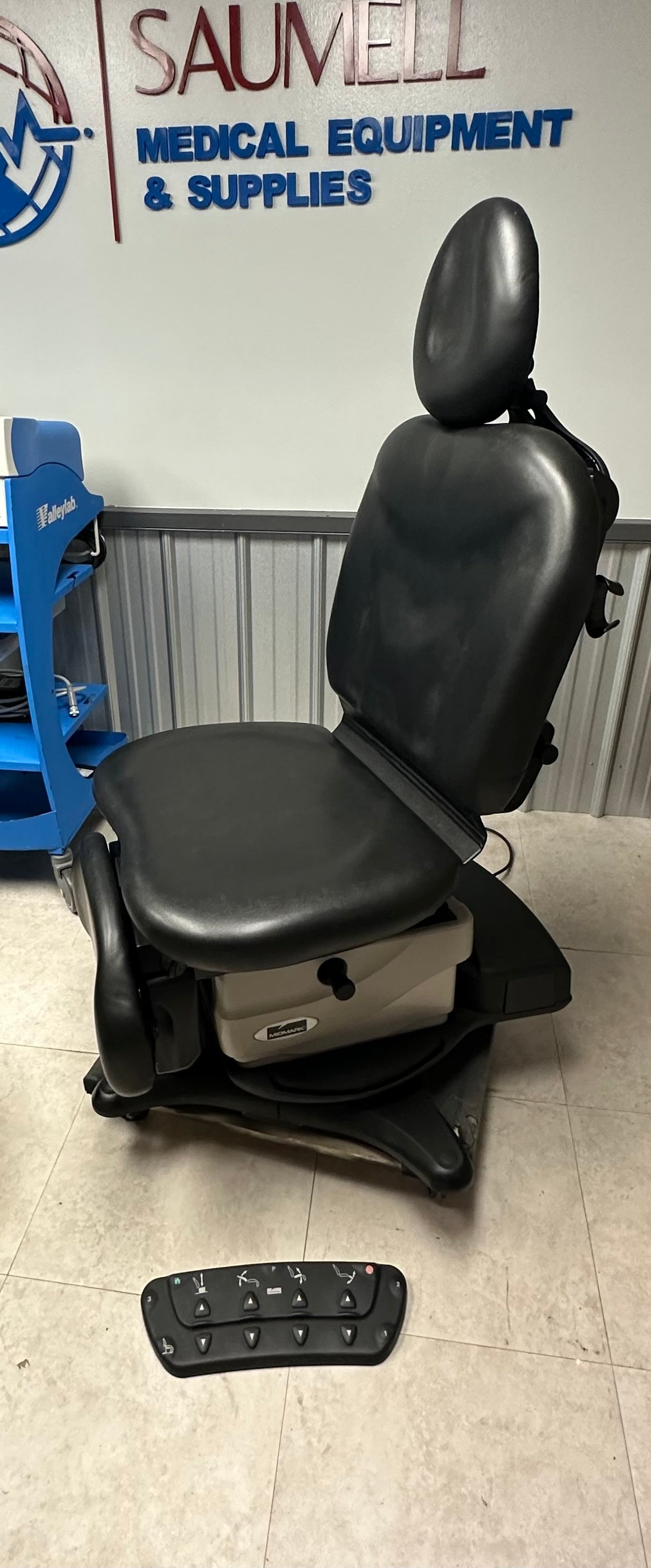 Midmark 630 with Swivel and Wireless Foot Control (Preowned)