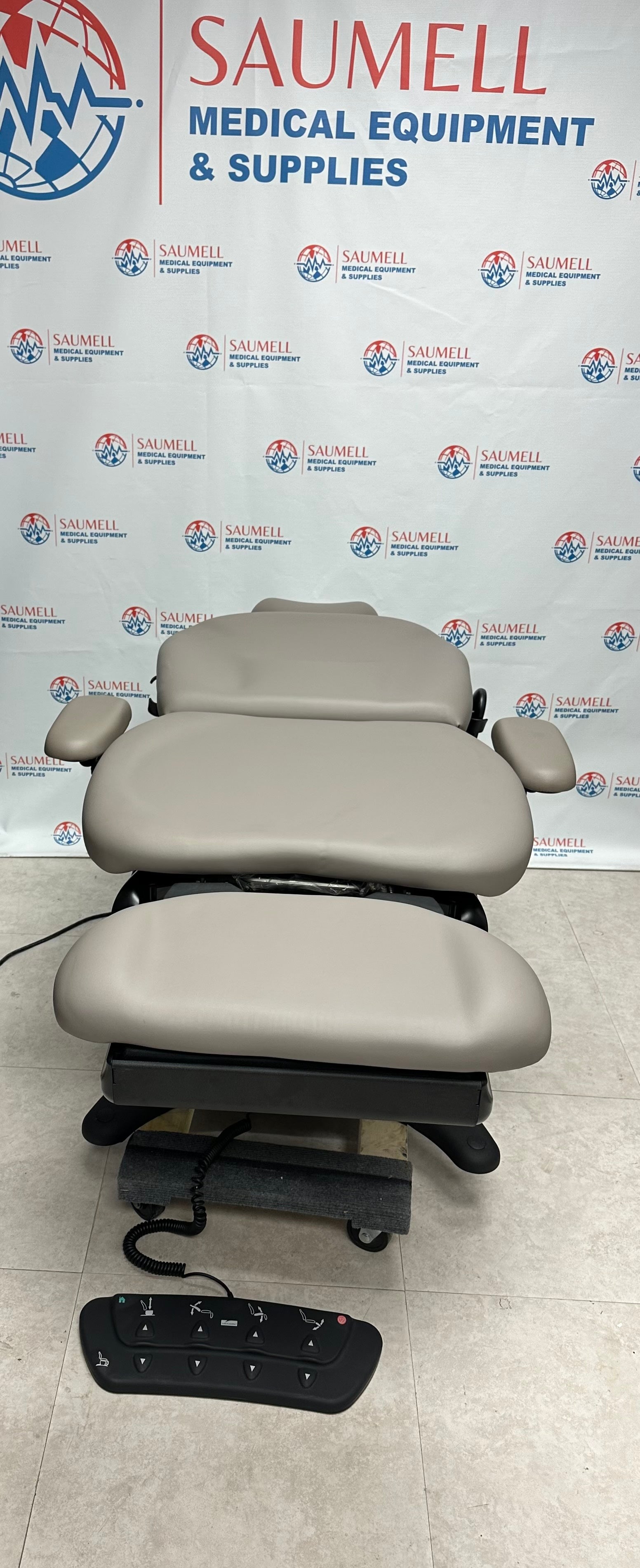 Midmark 630 HumanForm Procedure Chair (Refurbished) – Saumell Medical ...